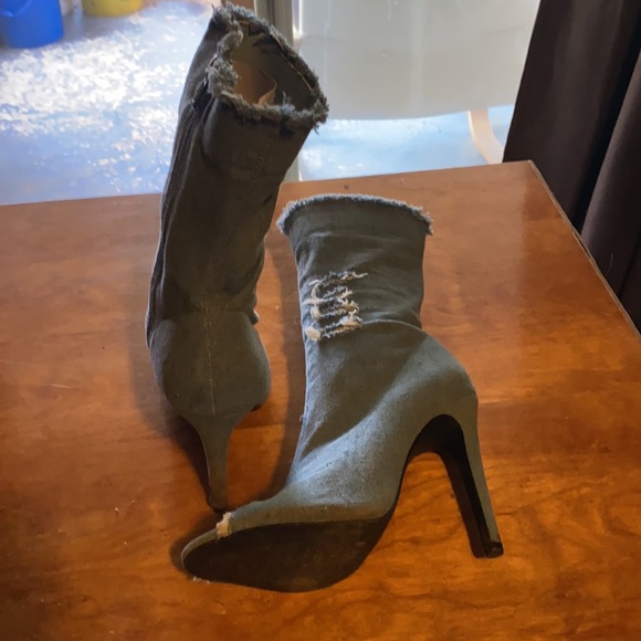 Perfect for during the day goes with whatever brand new never been worn - Picture 2 of 2